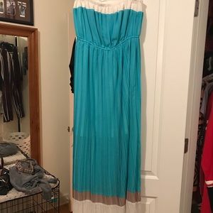 Maxi dress **AVAILABLE UNTIL 10/1**